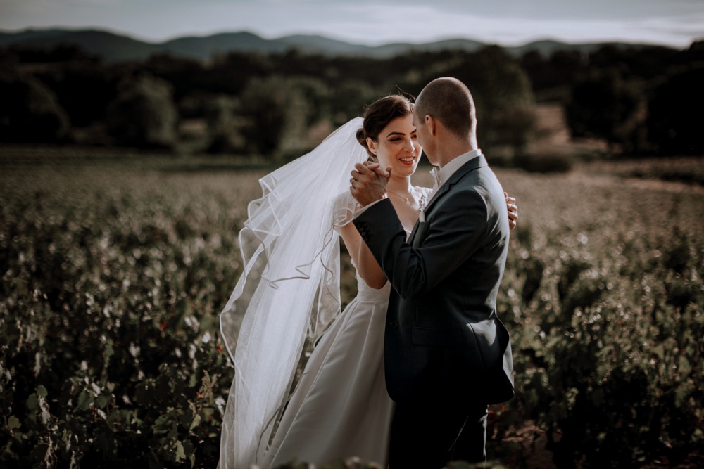 Mariage château de Bellevue, atelier emelia, emotion, mariage emotion, photographe, robe de mariée, émotions, souvenir, Jour J, mariage franco allemand, séance couple beaujolais, séance couple mariage lyon, séance couple amoureux, séance couple lyon, engagement