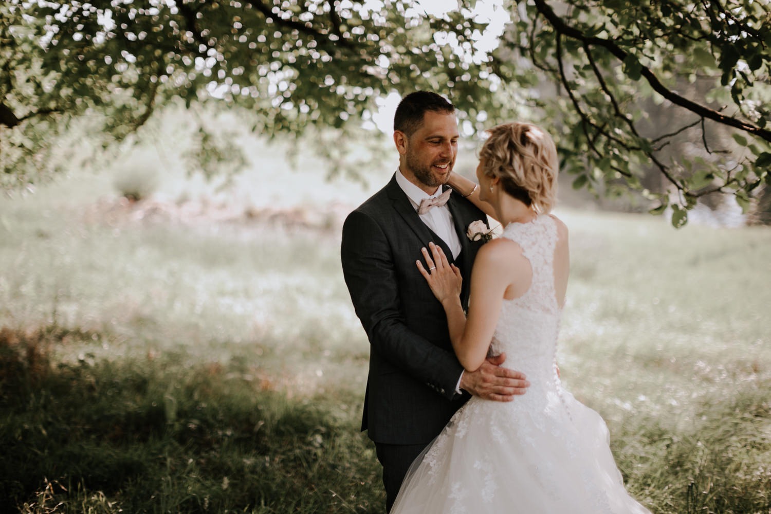 mariage château de Venon, préparatif, fleur mariage, make up, robe de marié grenoble, mariage grenoble, mairie, photographe mariage grenoble, photographe mariage savoie, photo de mariage, séance couple, amoureux