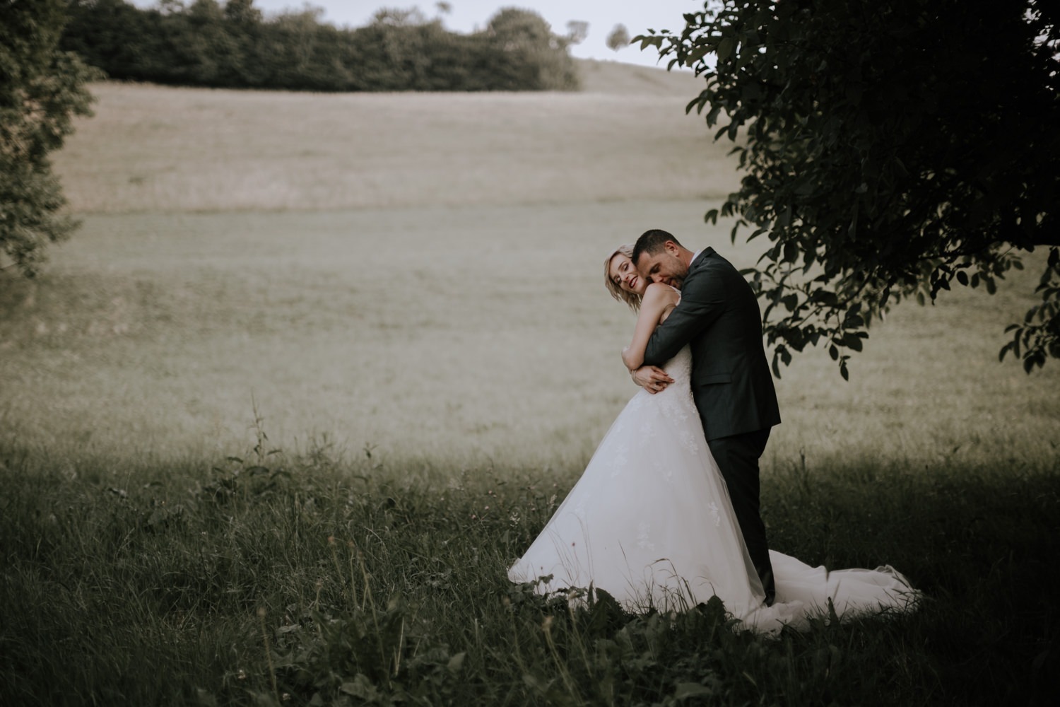 mariage château de Venon, préparatif, fleur mariage, make up, robe de marié grenoble, mariage grenoble, mairie, photographe mariage grenoble, photographe mariage savoie, photo de mariage, séance couple, amoureux, love, sourire, photographe mariage lyon