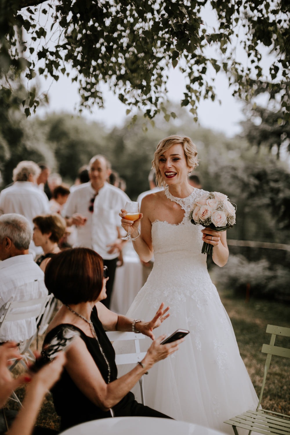 mariage château de Venon, préparatif, fleur mariage, make up, robe de marié grenoble, mariage grenoble, mairie, photographe mariage grenoble, photographe mariage savoie, photo de mariage, séance couple, amoureux, love, sourire, photographe mariage lyon, photographe mariage chambéry, cérémonie extérieur