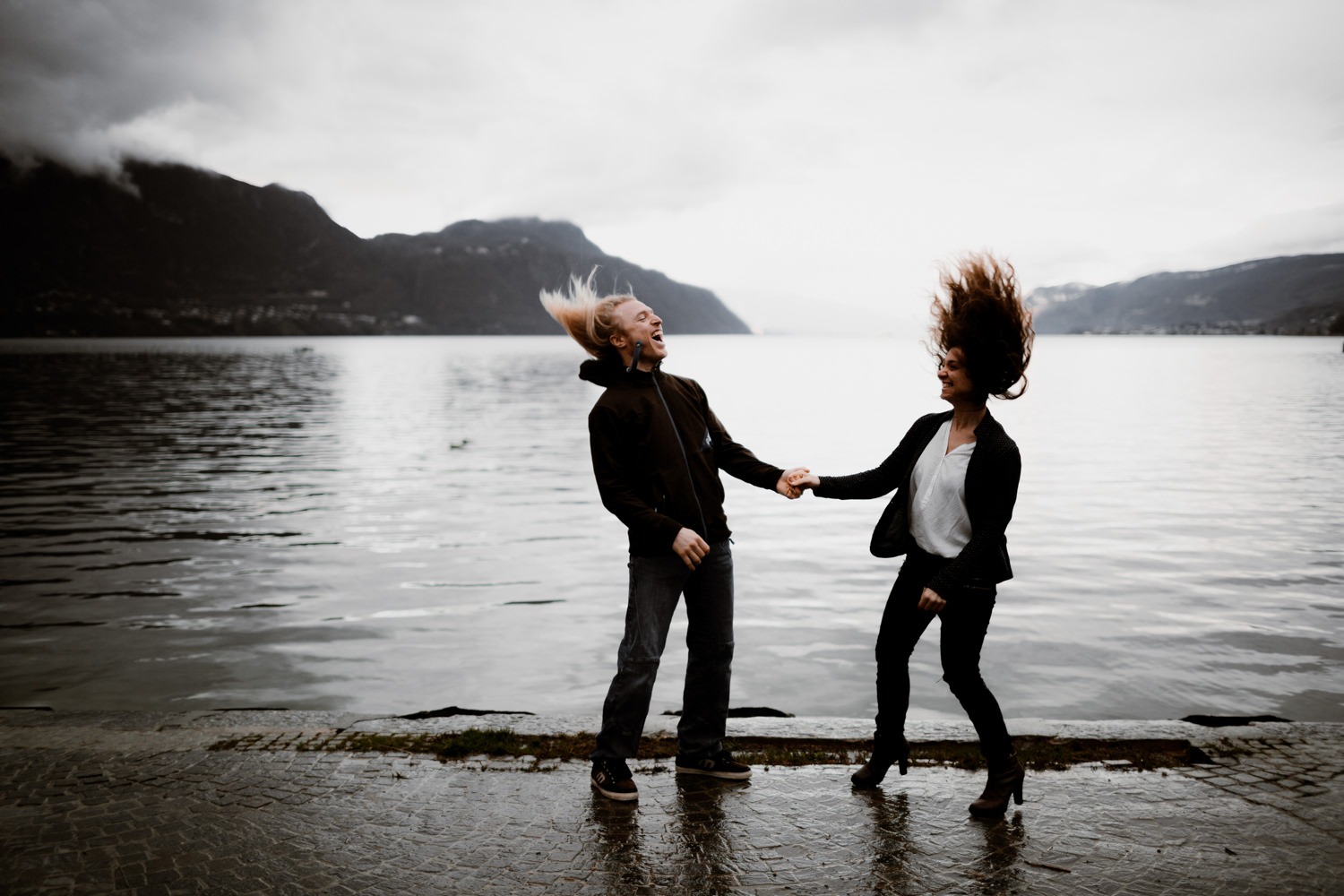 Séance couple à Aix les Bains-Seance couple à Aix les bains-Séance-engagement-Savoie-Séance-engagement-Annecy-Séance-engagement-Alpes-Séance-engagement-Montagne-Photo-couple-montagne-séance portrait lyon