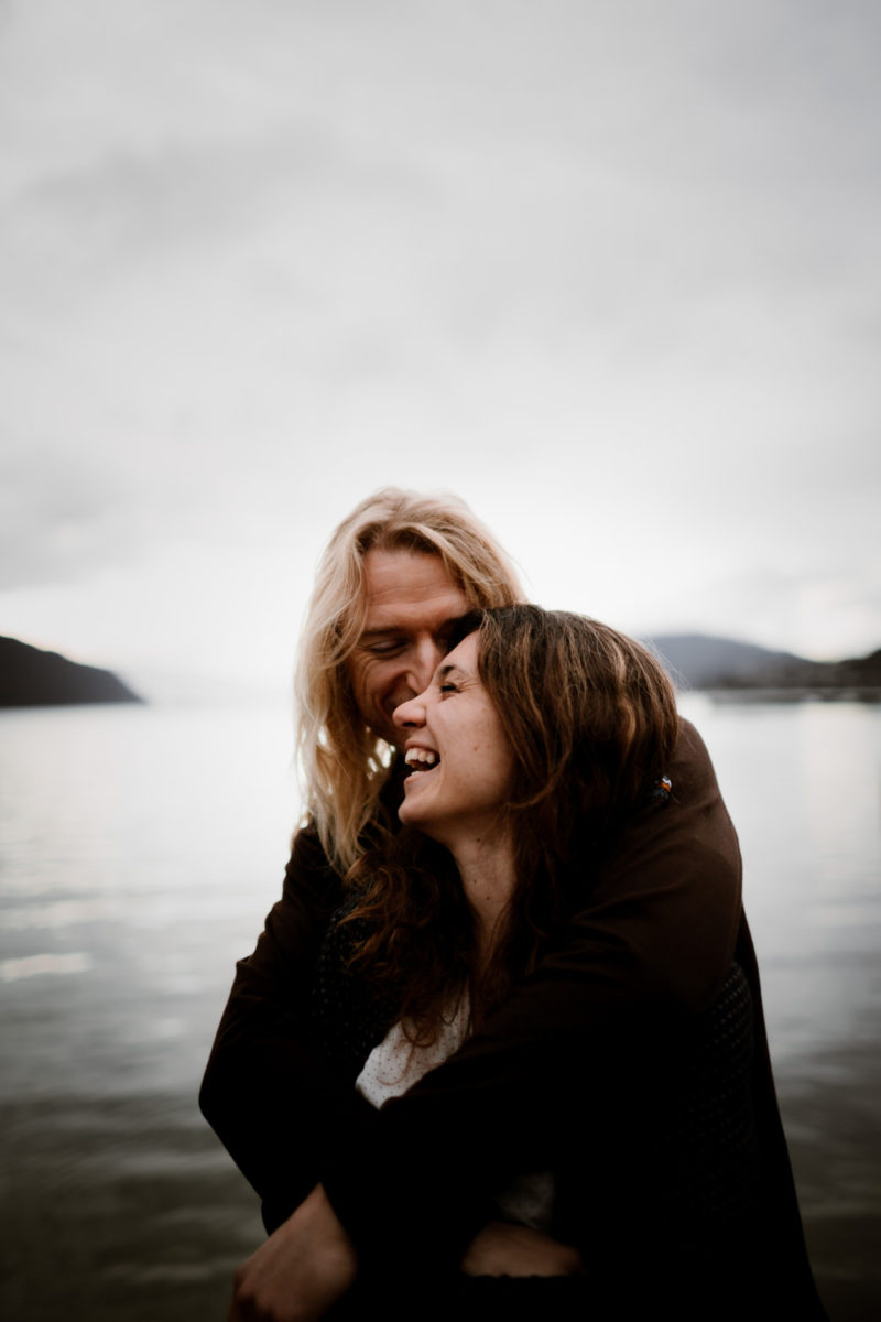 Séance couple à Aix les Bains-Seance couple à Aix les bains-Séance-engagement-Savoie-Séance-engagement-Annecy-Séance-engagement-Alpes-Séance-engagement-Montagne-Photo-couple-montagne-séance portrait lyon