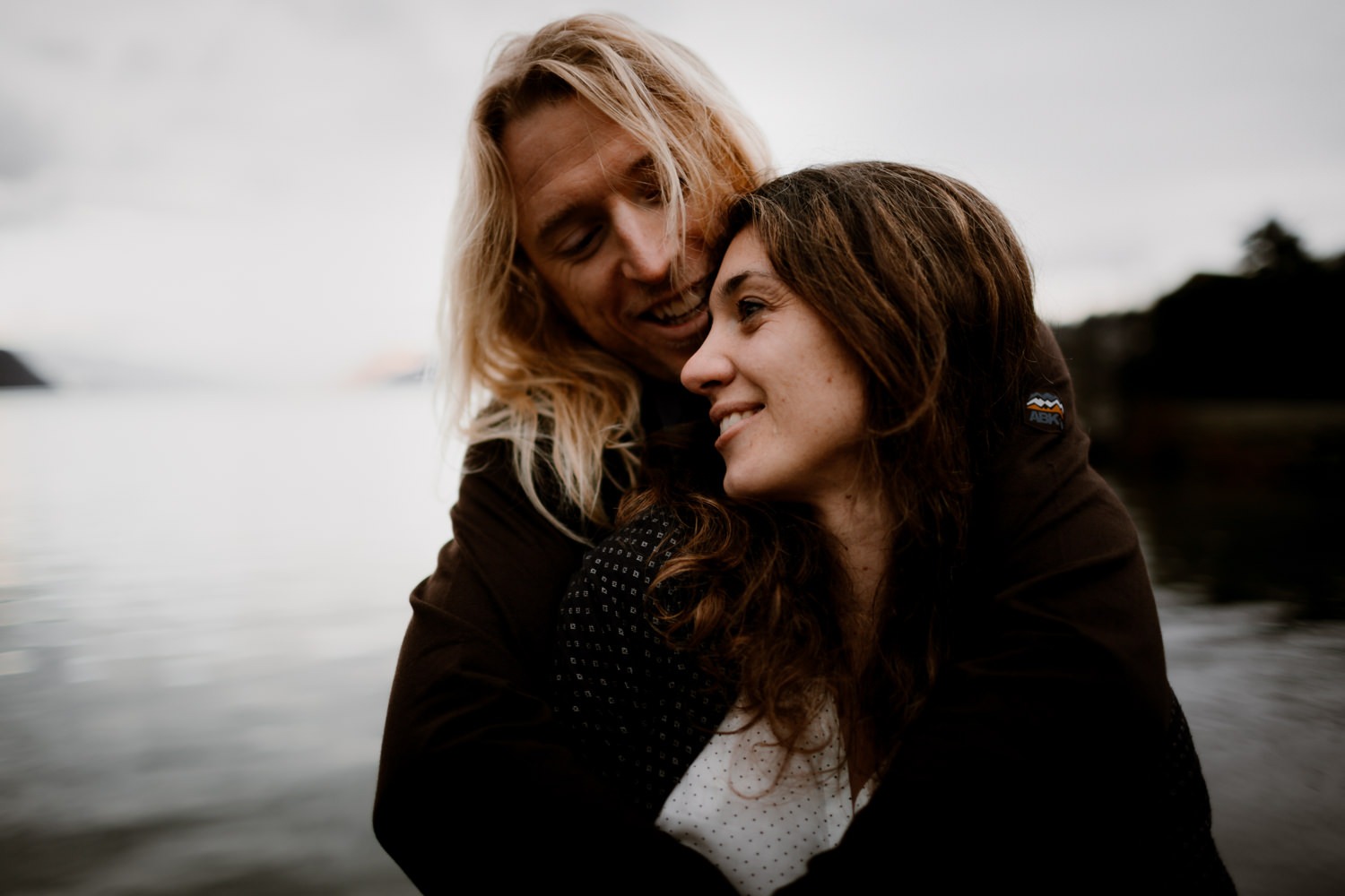 séance couple à Aix les Bains -Séance-engagement-Savoie-Séance-engagement-Annecy-Séance-engagement-Alpes-Séance-engagement-Montagne-Photo-couple-montagne