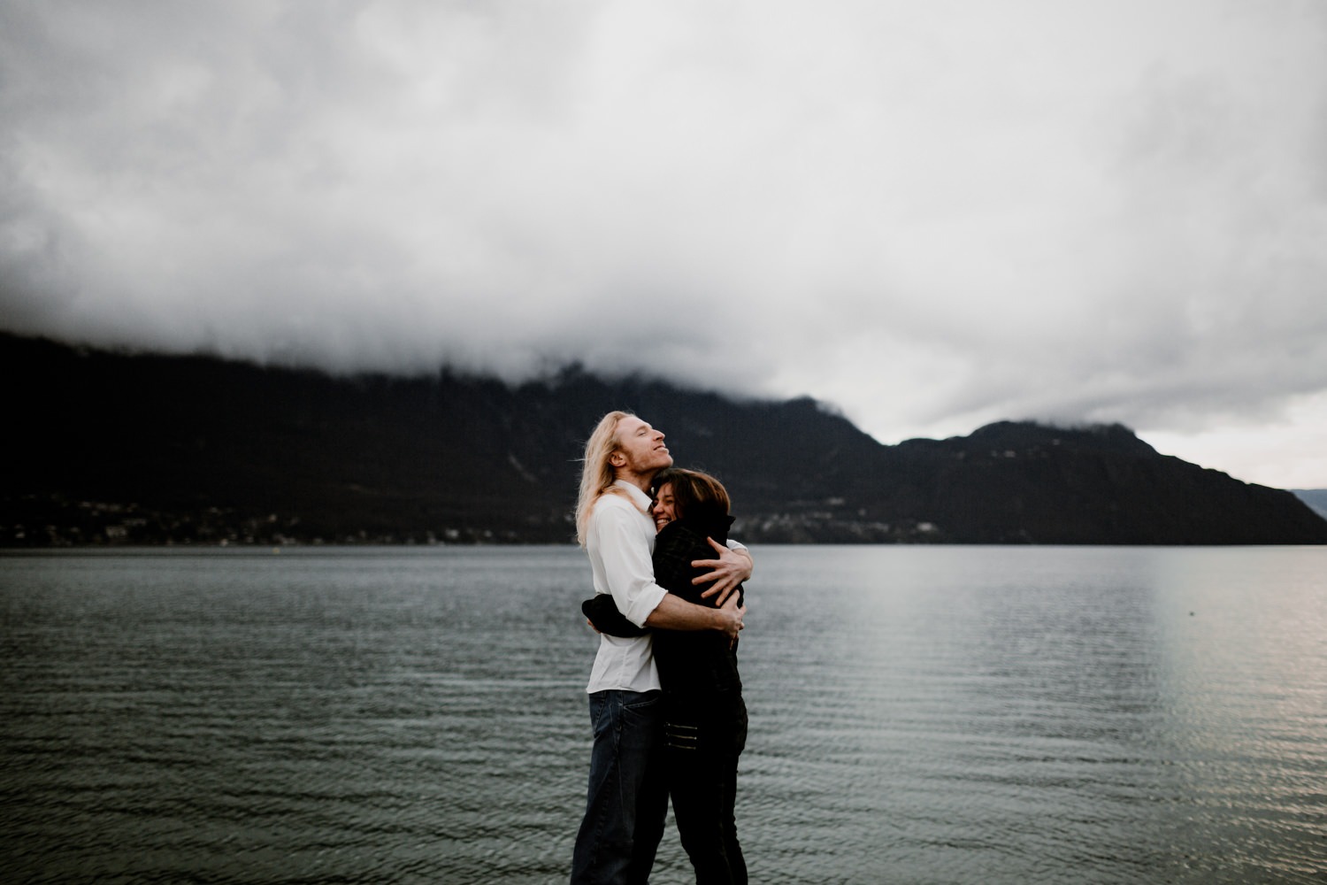 Séance couple à Aix les Bains-Seance couple à Aix les bains-Séance-engagement-Savoie-Séance-engagement-Annecy-Séance-engagement-Alpes-Séance-engagement-Montagne-Photo-couple-montagne-séance portrait lyon