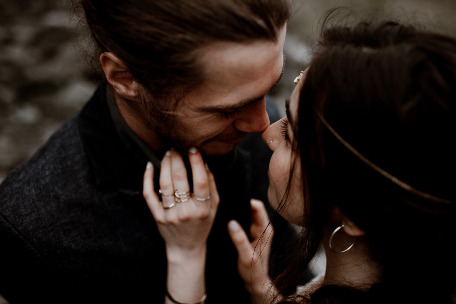 Photographe mariage Lyon - Photographe mariage Auvergne - Mariage dans la nature - Mariage éthique - Cabane Mariage - le bois basalte - Séance couple - Elopement - Séance couple nature