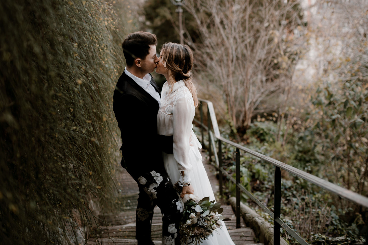 Photographe mariage Paris - séance couple tour eiffel - séance couple Paris - elopement paris - Shooting couple paris