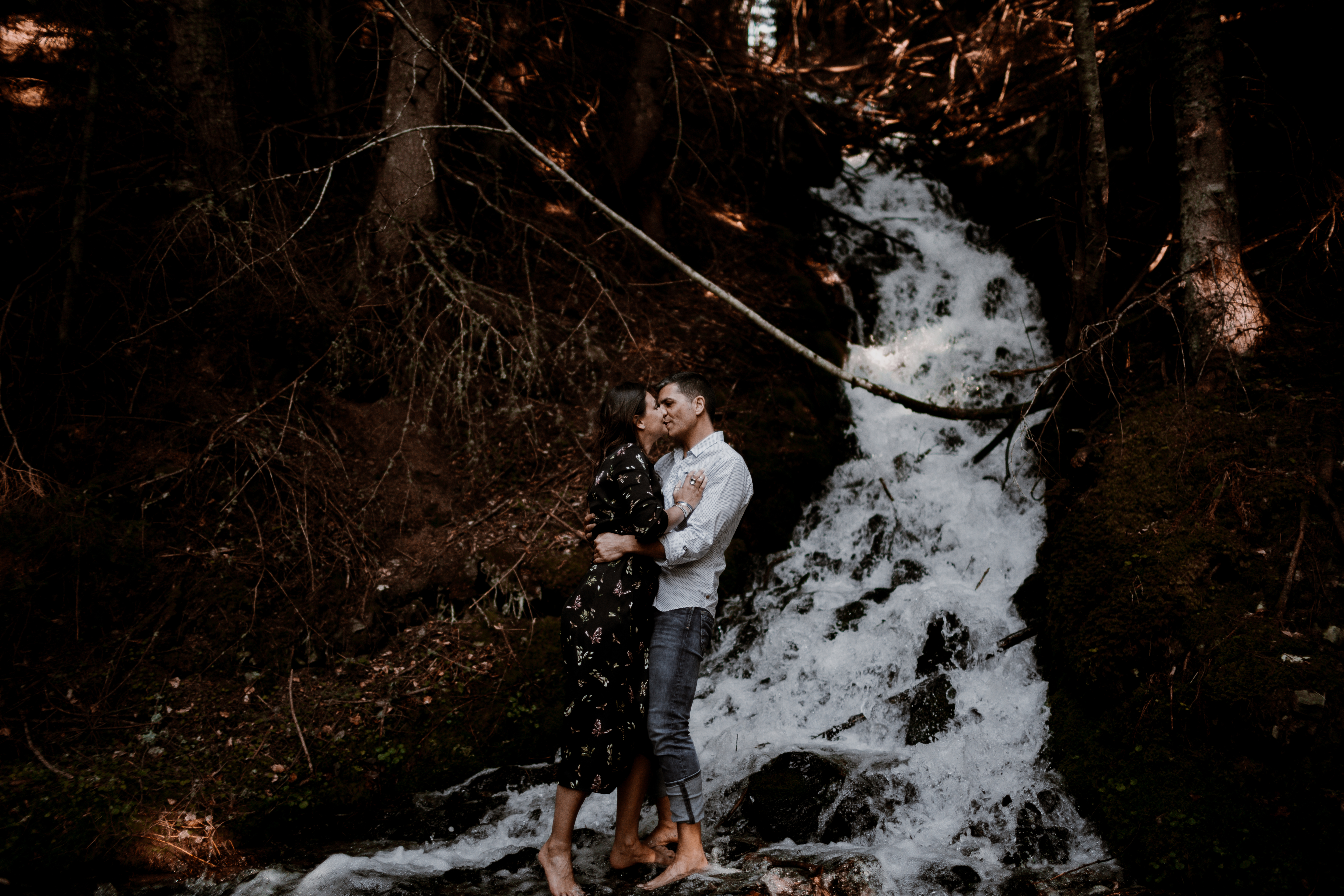 Séance couple Grenoble - Séance engagement Isere - Séance engagement Grenoble - Séance engagement Alpes - Séance engagement Montagne - Photo couple montagne-