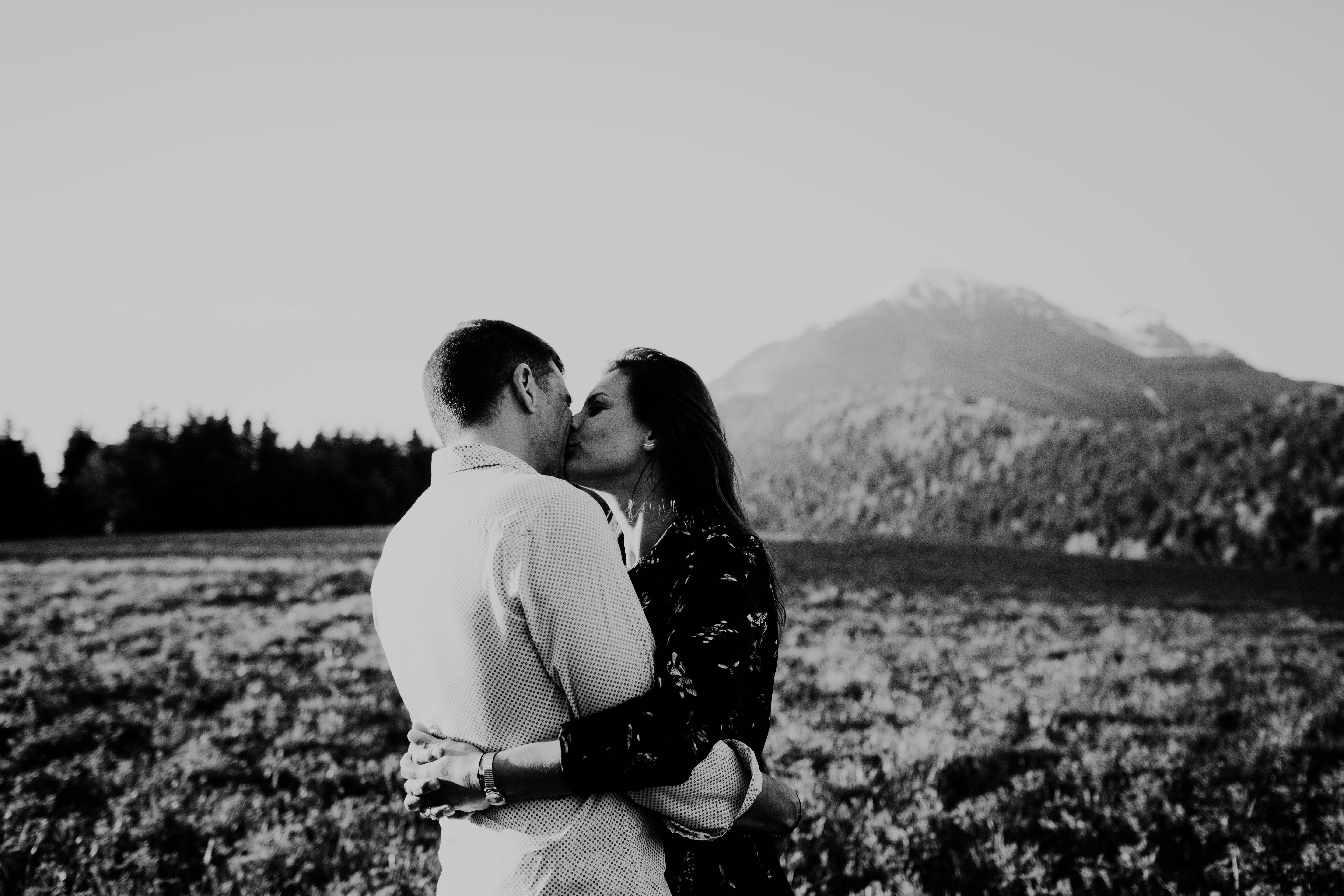 Séance couple Grenoble - Séance engagement Isere - Séance engagement Grenoble - Séance engagement Alpes - Séance engagement Montagne - Photo couple montagne-