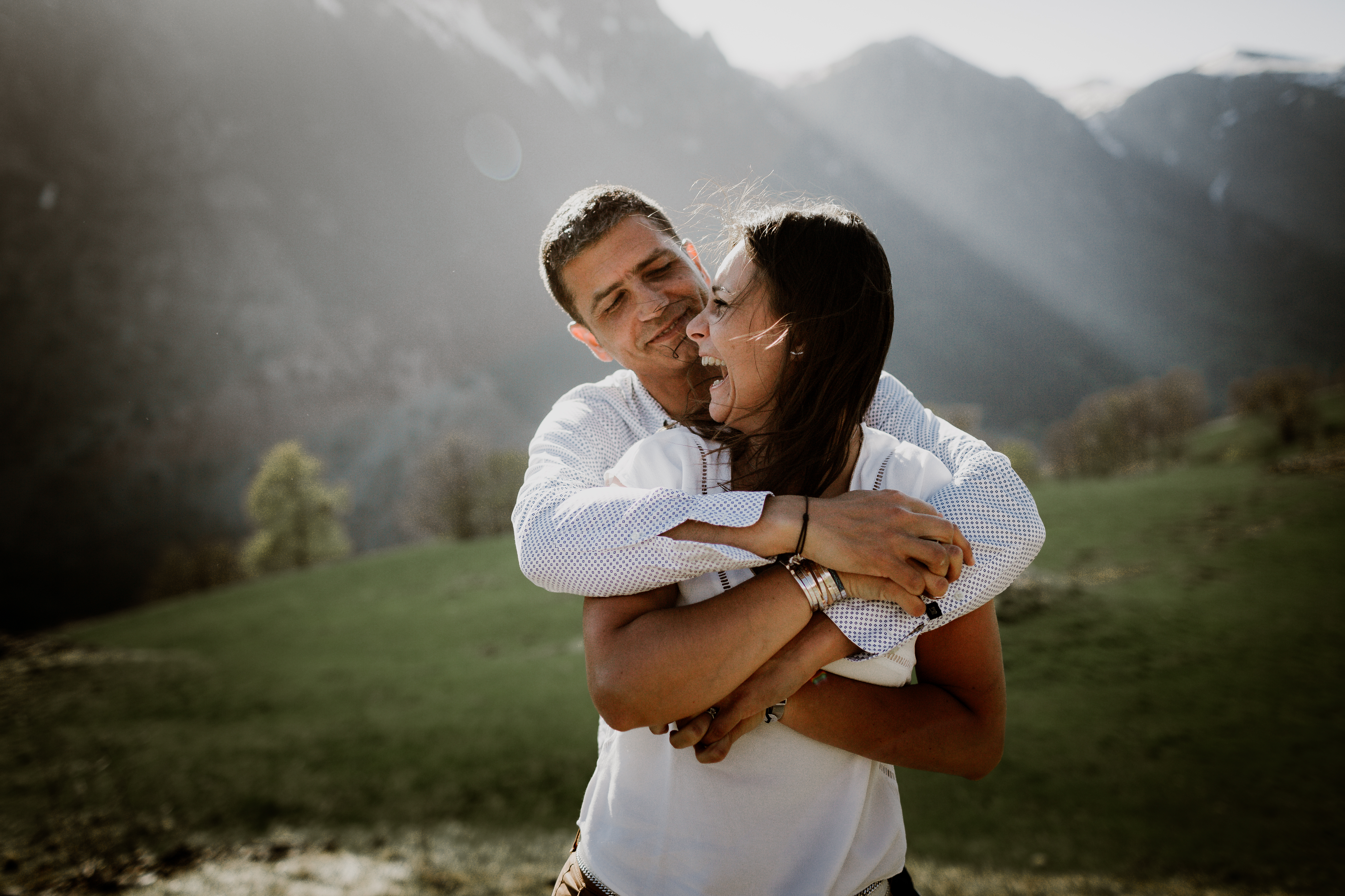 Séance couple Grenoble - Séance engagement Isere - Séance engagement Grenoble - Séance engagement Alpes - Séance engagement Montagne - Photo couple montagne-