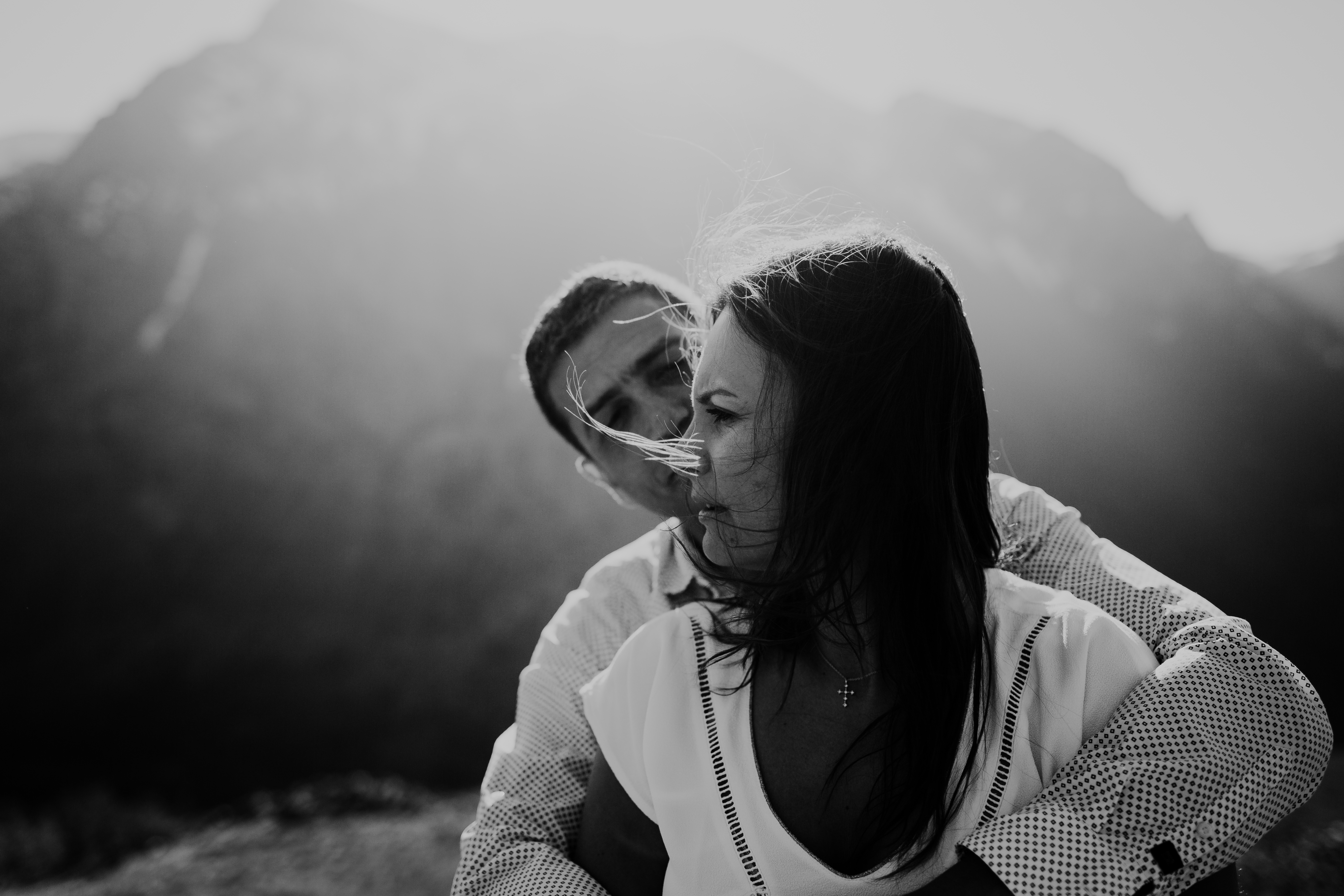 Séance couple Grenoble - Séance engagement Isere - Séance engagement Grenoble - Séance engagement Alpes - Séance engagement Montagne - Photo couple montagne-