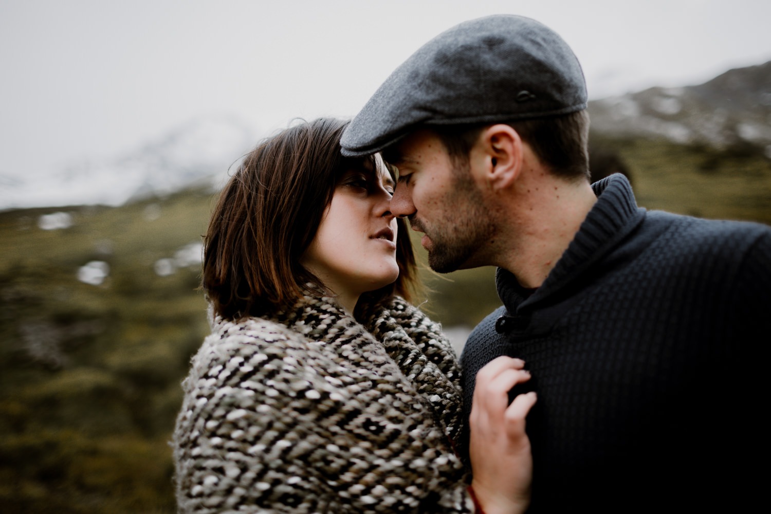 Séance couple haute Savoie - séance couple Annecy - Séance couple montagne - séance couple Chambéry - photo de couple savoie - photo de couple chambery -