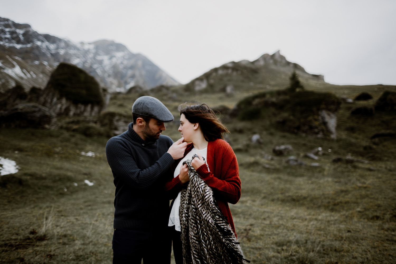 Séance couple haute-Savoie - séance couple Annecy - Séance couple montagne - séance couple Chambéry - photo de couple savoie - photo de couple chambery -