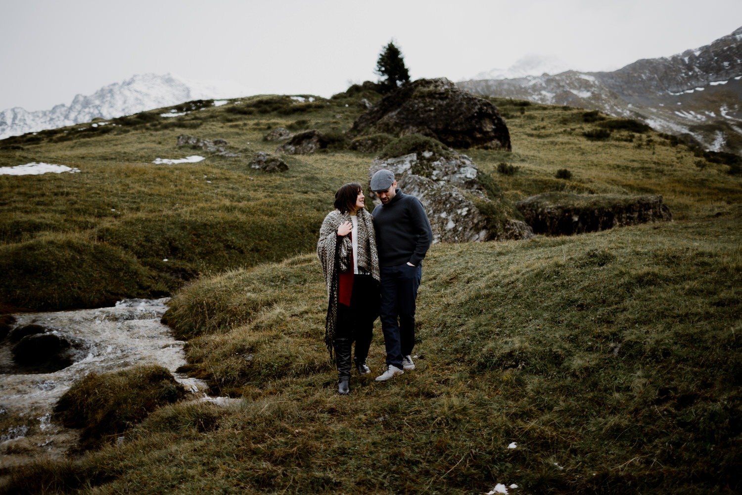 Séance couple haute-Savoie - séance couple Annecy - Séance couple montagne - séance couple Chambéry - photo de couple savoie - photo de couple chambery -