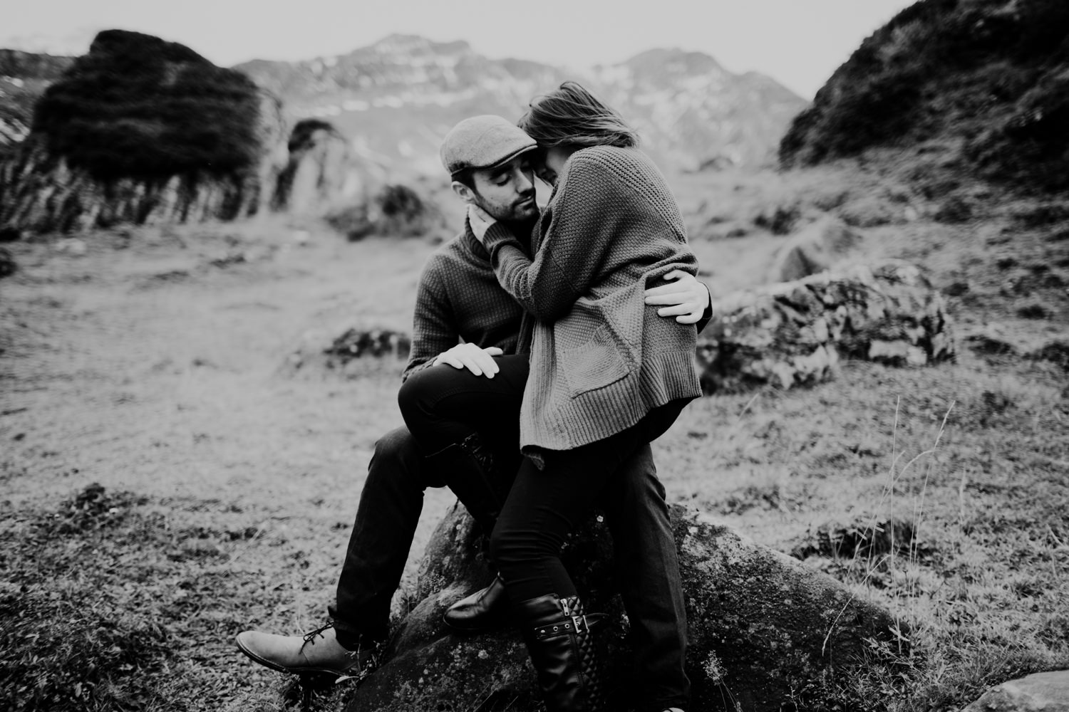 Séance couple haute-Savoie - séance couple Annecy - Séance couple montagne - séance couple Chambéry - photo de couple savoie - photo de couple chambery -