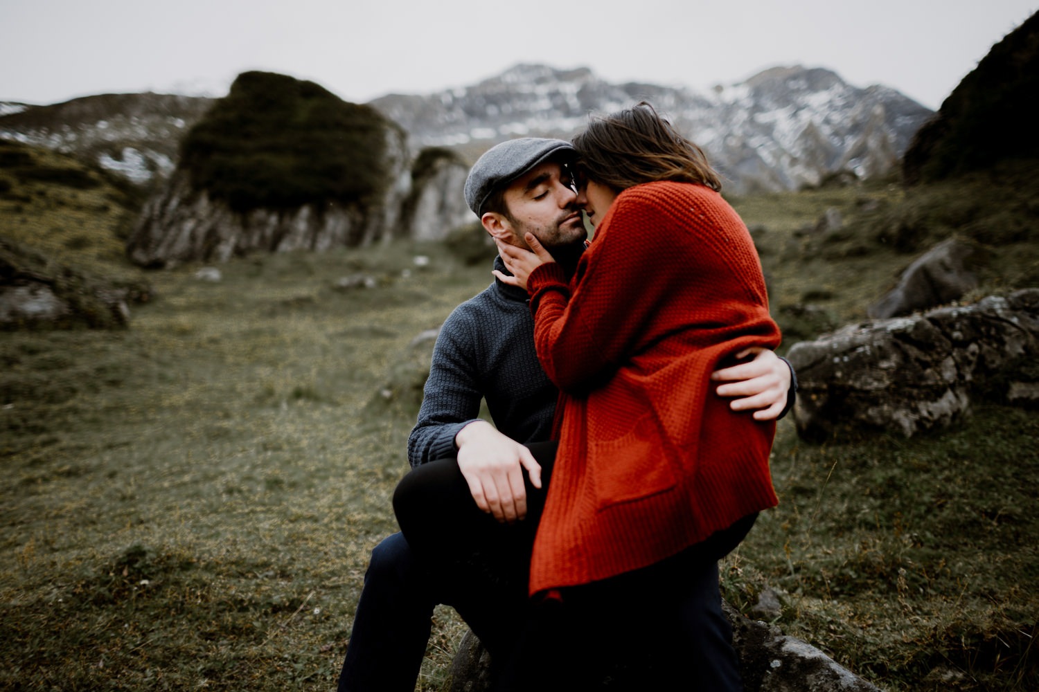 Séance couple haute-Savoie - séance couple Annecy - Séance couple montagne - séance couple Chambéry - photo de couple savoie - photo de couple chambery -