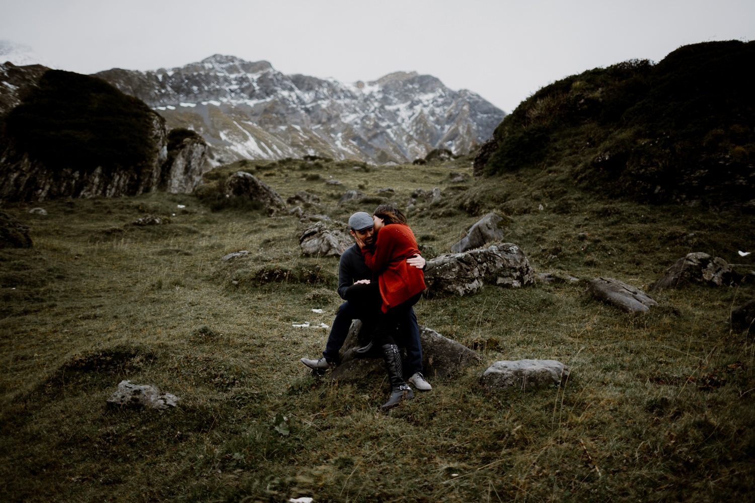 Séance couple haute-Savoie - séance couple Annecy - Séance couple montagne - séance couple Chambéry - photo de couple savoie - photo de couple chambery -