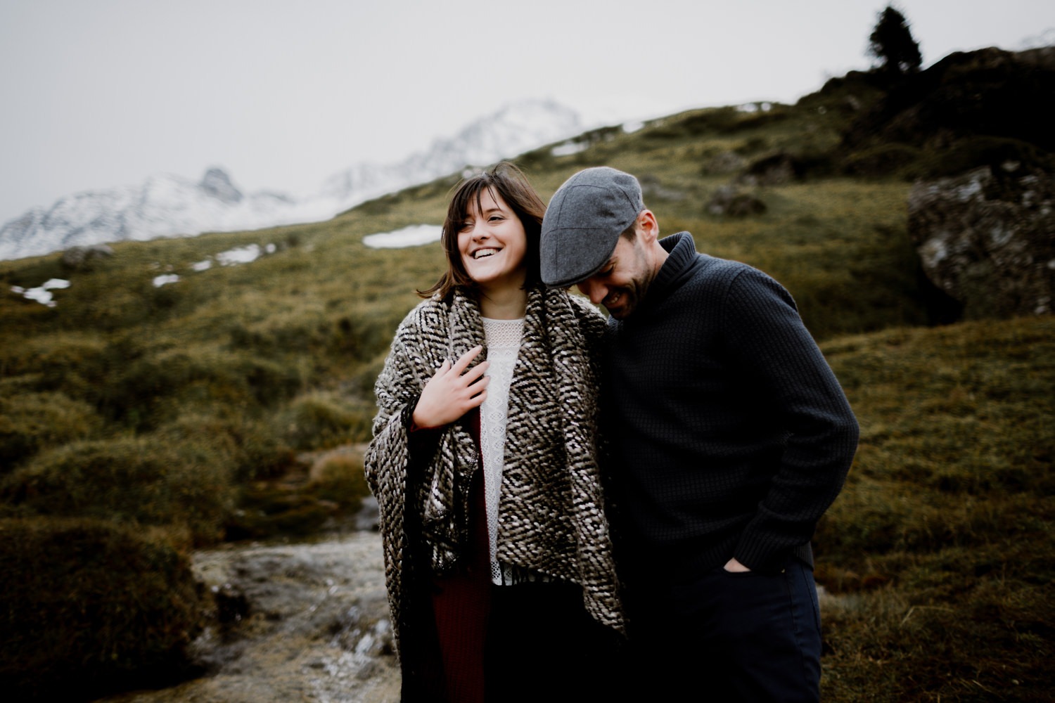 Séance couple haute-Savoie - séance couple Annecy - Séance couple montagne - séance couple Chambéry - photo de couple savoie - photo de couple chambery -