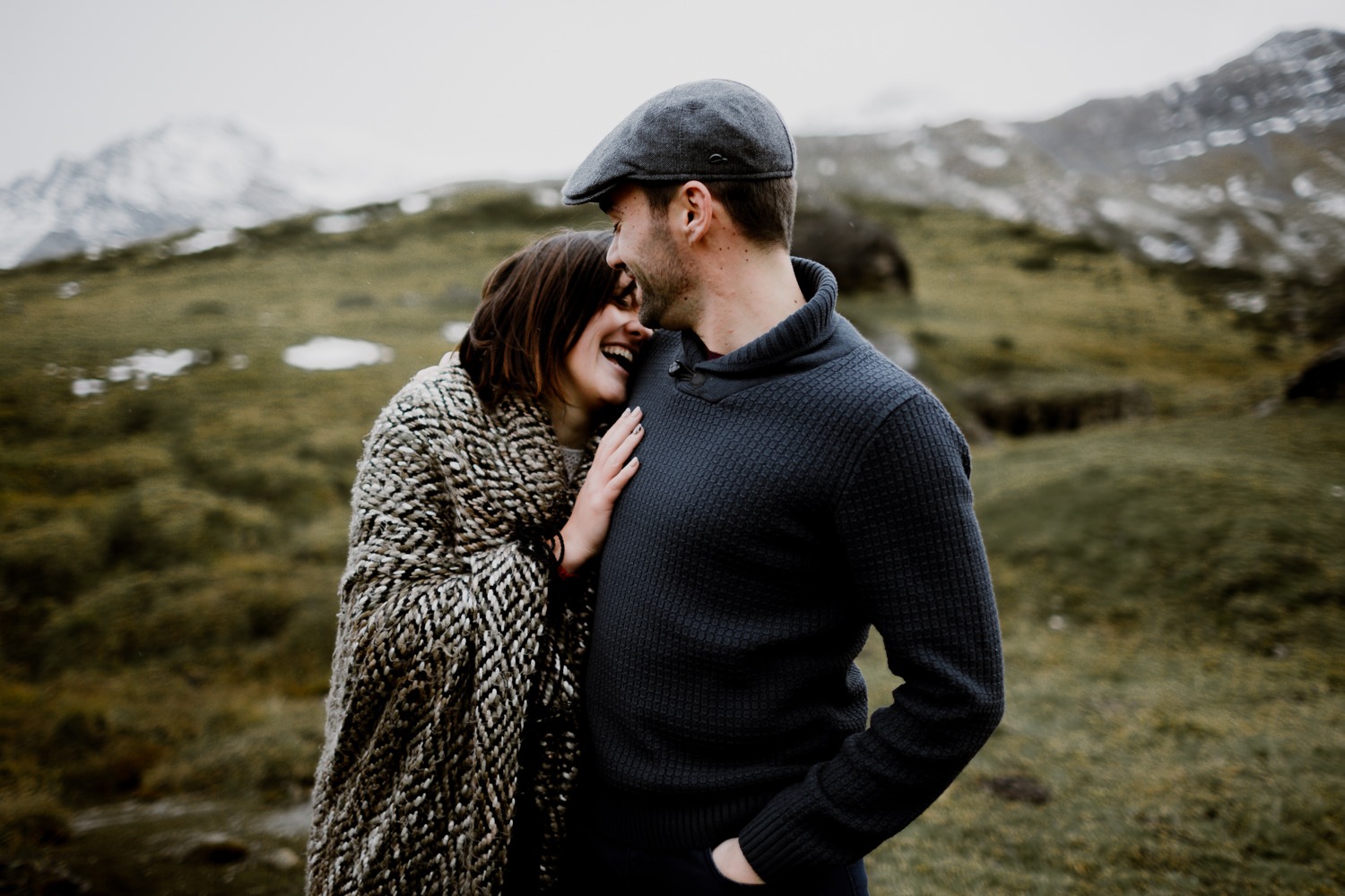 Séance couple haute-Savoie - séance couple Annecy - Séance couple montagne - séance couple Chambéry - photo de couple savoie - photo de couple chambery -