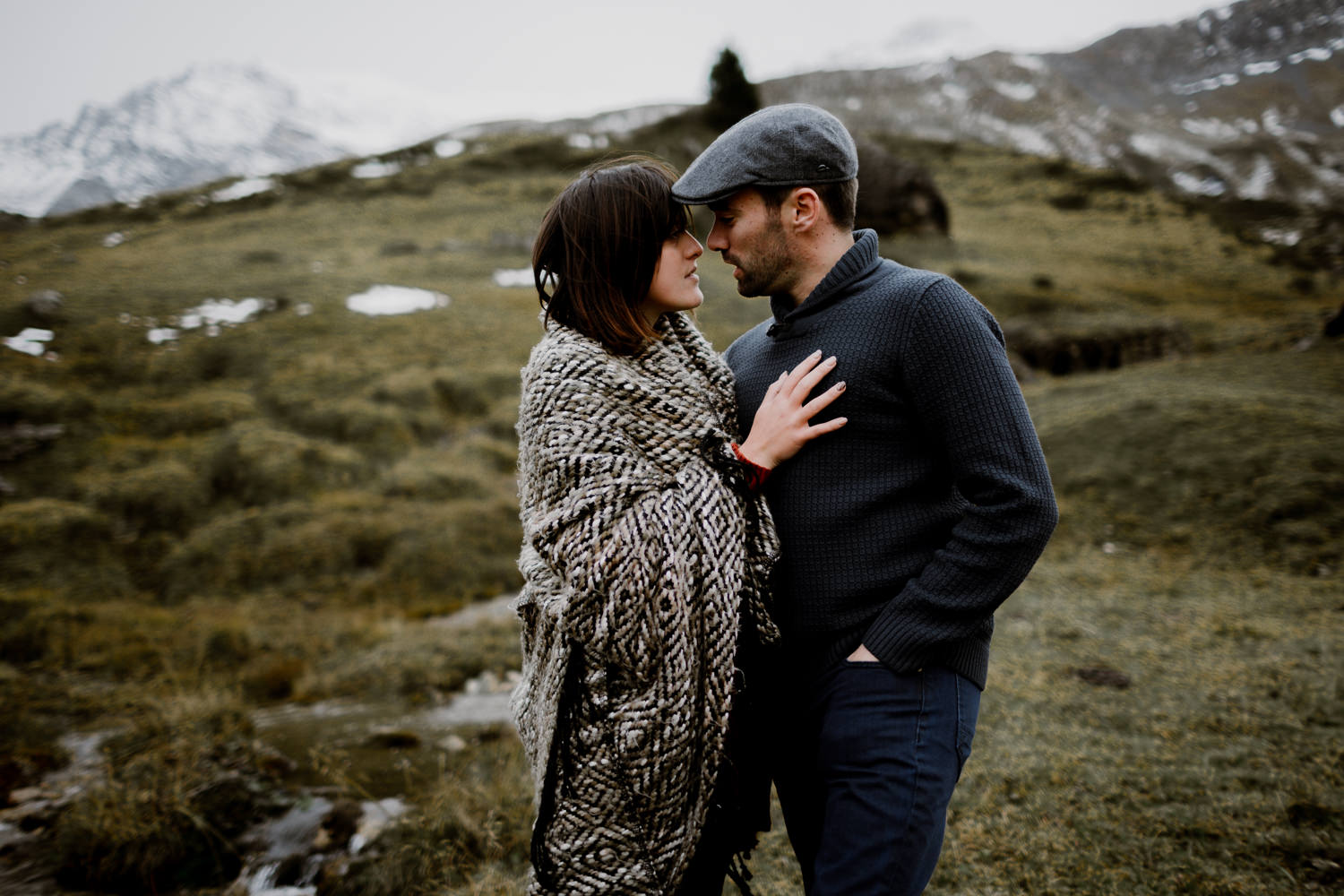 Séance couple haute Savoie - séance couple Annecy - Séance couple montagne - séance couple Chambéry - photo de couple savoie - photo de couple chambery -