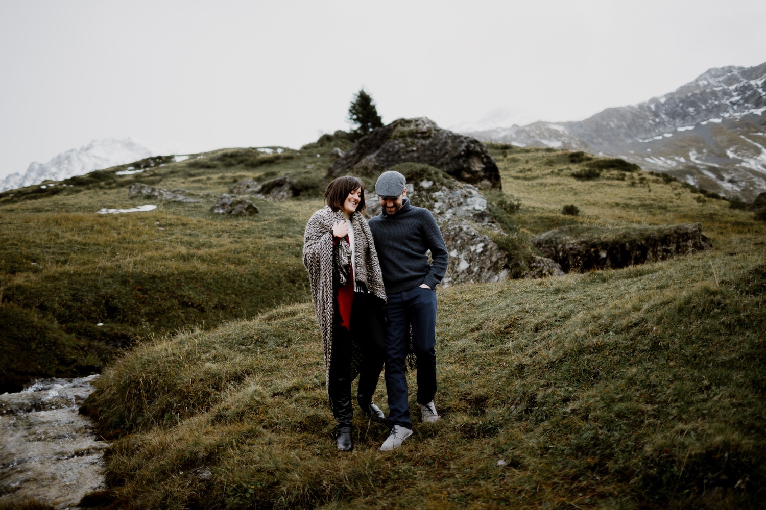 Séance couple haute-Savoie - séance couple Annecy - Séance couple montagne - séance couple Chambéry - photo de couple savoie - photo de couple chambery -