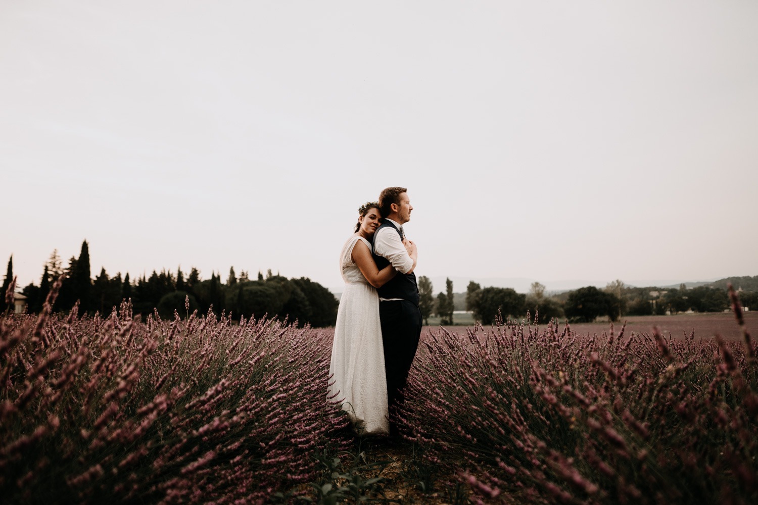 Mariés champ de lavande -photographe provence